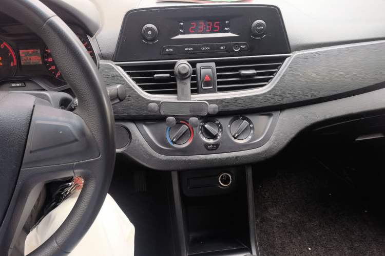 Used Baojun 310 2020 1.2L Manual Value Edition Audio And AC Panel