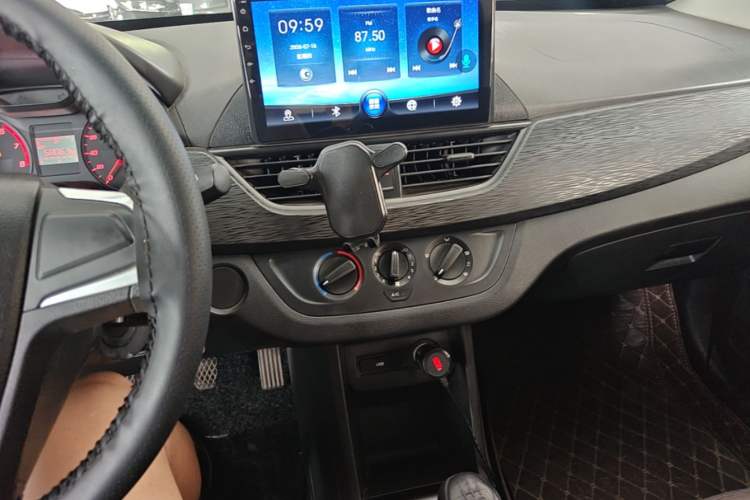 Used Baojun 310 2020 1.2L Manual Comfort Edition Audio And AC Panel