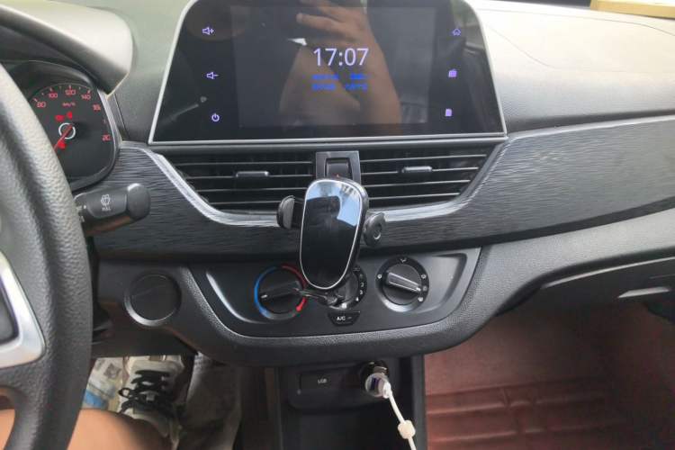 Used Baojun 310 2020 1.2L Manual Comfort Edition Audio And AC Panel