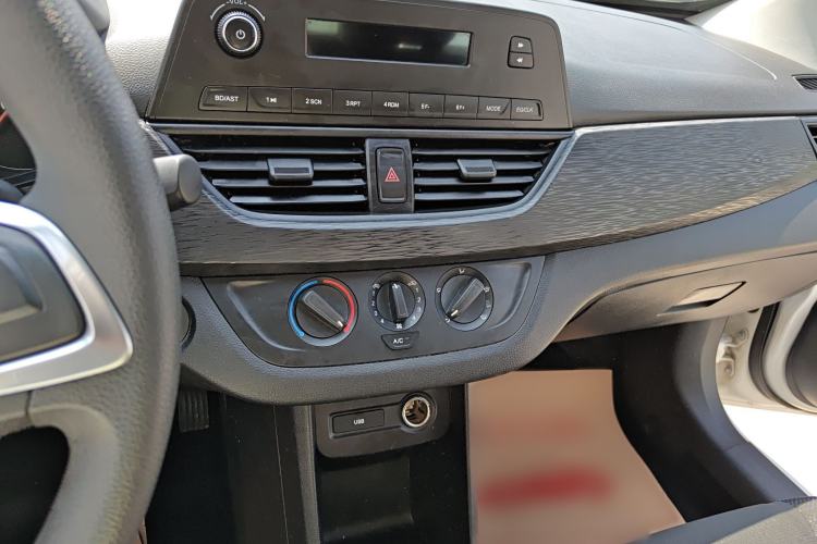 Used Baojun 310 2020 1.2L Manual Comfort Edition Audio And AC Panel