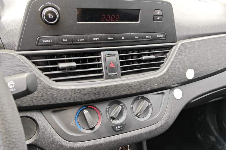 Used Baojun 310 2020 1.2L Manual Comfort Edition Audio And AC Panel