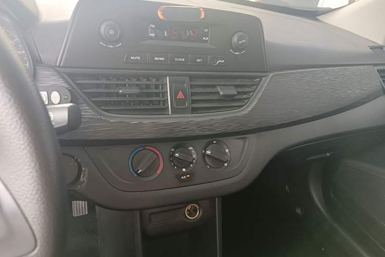 Used Baojun 310 2020 1.2L Manual Value Edition Audio And AC Panel