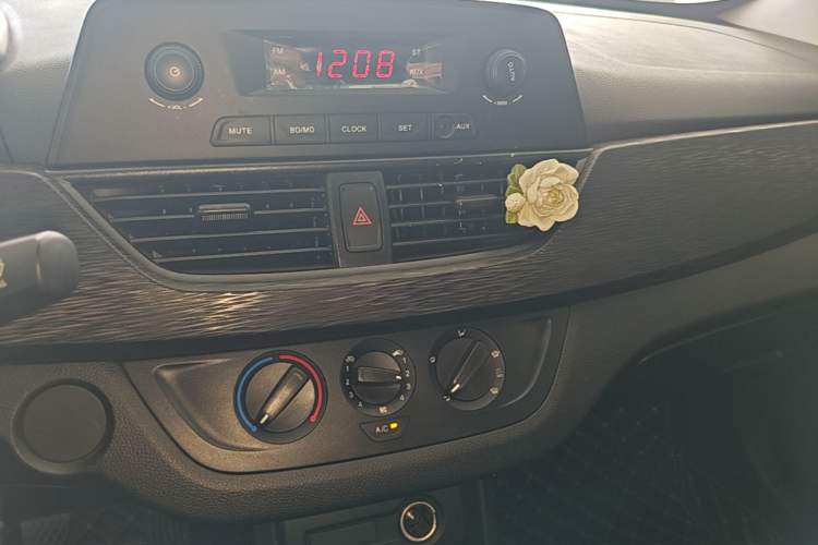 Used Baojun 310 2020 1.2L Manual Value Edition Audio And AC Panel