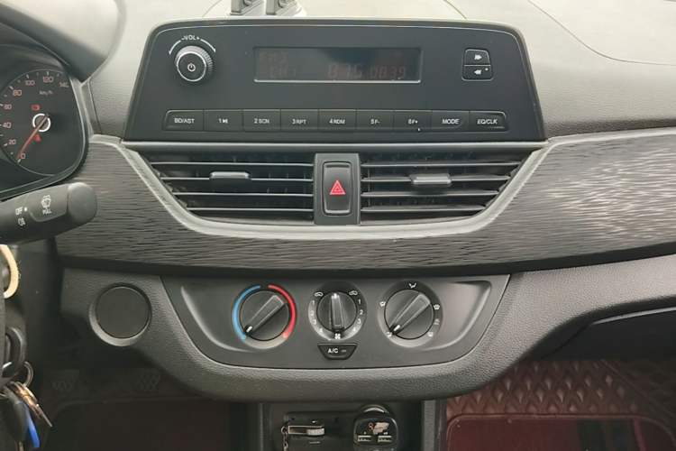Used Baojun 310 2020 1.2L Manual Comfort Edition Audio And AC Panel