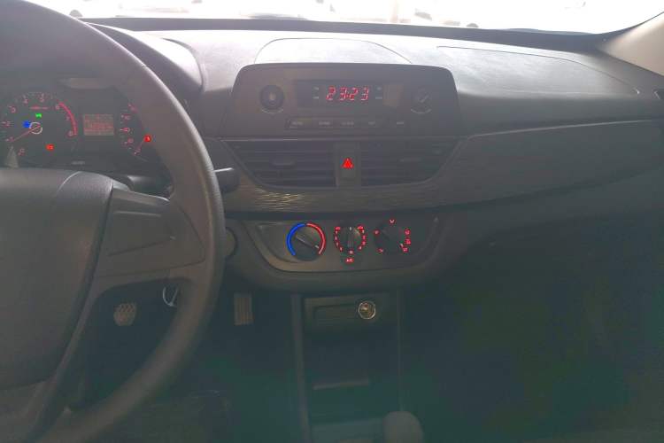 Used Baojun 310 2020 1.2L Manual Value Edition Audio And AC Panel