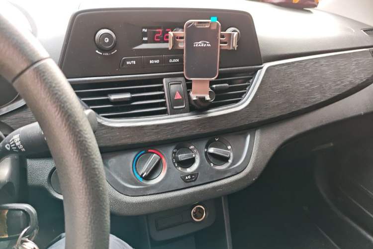 Used Baojun 310 2020 1.2L Manual Value Edition Audio And AC Panel