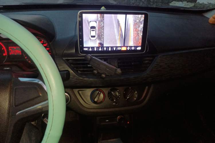 Used Baojun 310 2020 1.2L Manual Comfort Edition Audio And AC Panel