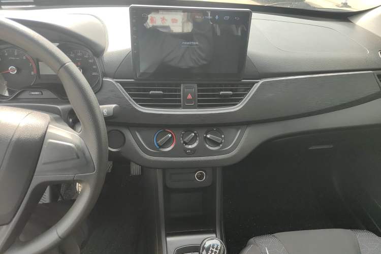 Used Baojun 310 2020 1.2L Manual Value Edition Audio And AC Panel