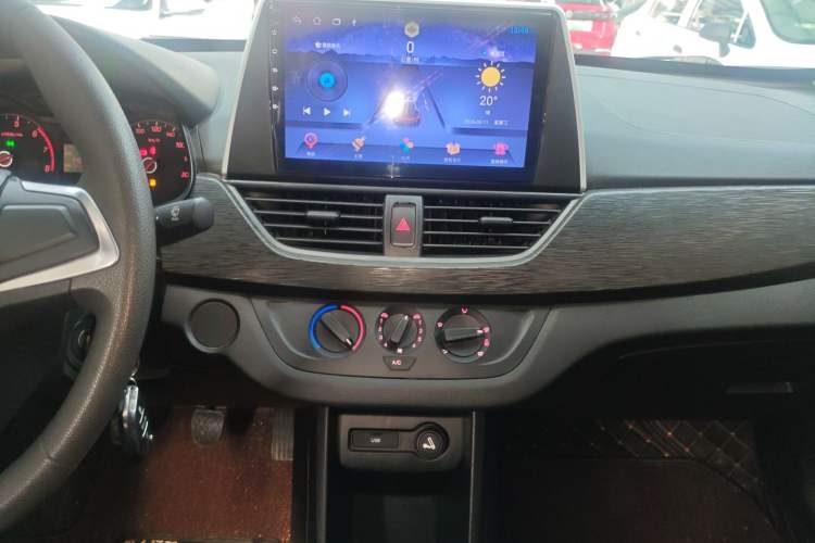 Used Baojun 310 2020 1.2L Manual Comfort Edition Audio And AC Panel