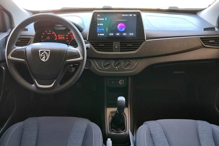Used Baojun 310 2020 1.2L Manual Comfort Edition Center Console