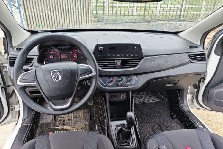 Used Baojun 310 2020 1.2L Manual Comfort Edition Center Console