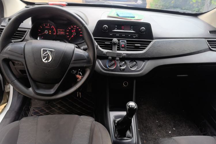 Used Baojun 310 2020 1.2L Manual Value Edition Center Console