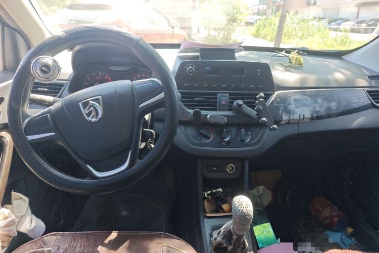 Used Baojun 310 2020 1.2L Manual Comfort Edition Center Console
