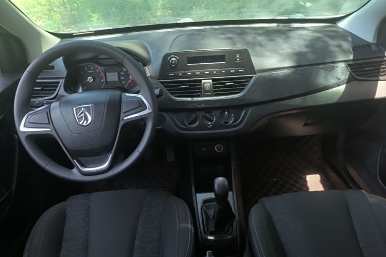 Used Baojun 310 2020 1.2L Manual Comfort Edition Center Console