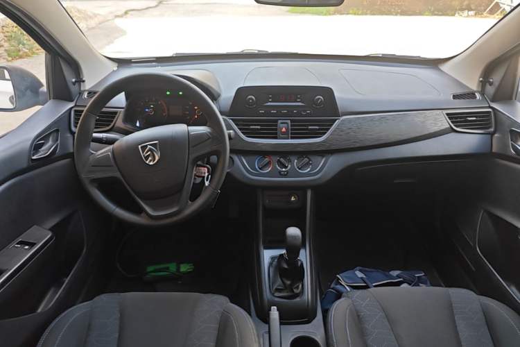 Used Baojun 310 2020 1.2L Manual Value Edition Center Console
