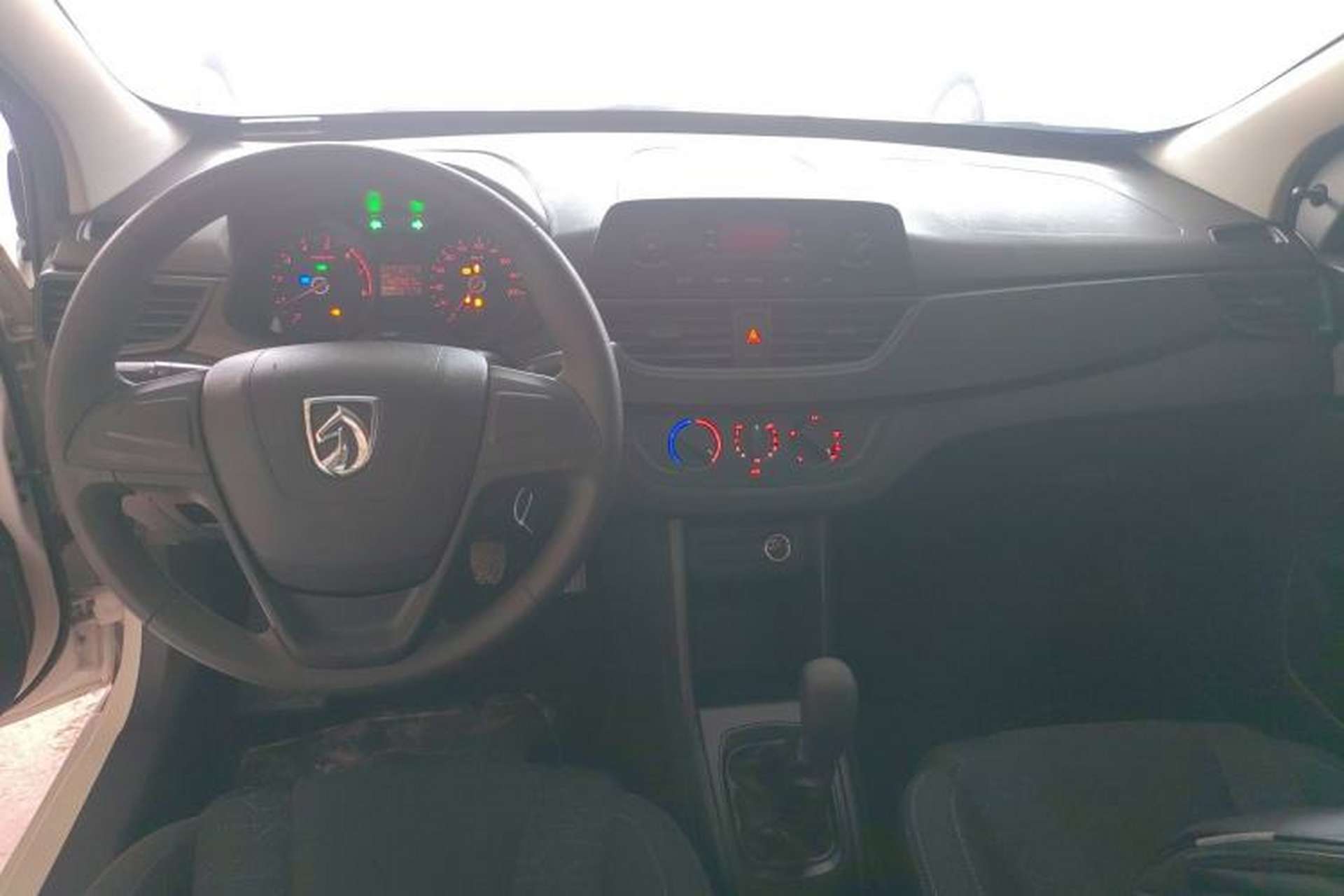 Used Baojun 310 2020 1.2L Manual Value Edition Center Console