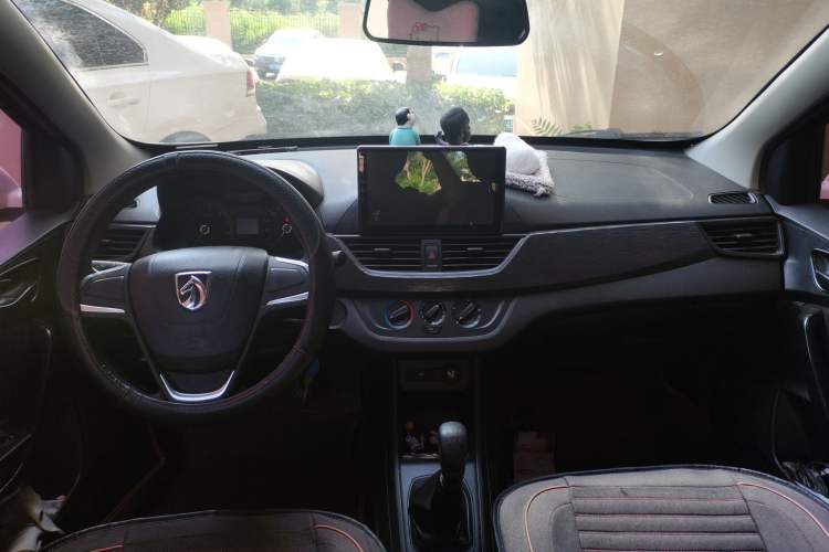 Used Baojun 310 2020 1.2L Manual Comfort Edition Center Console