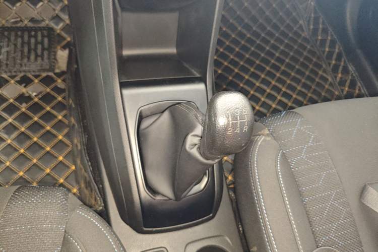 Used Baojun 310 2020 1.2L Manual Value Edition Gear Lever