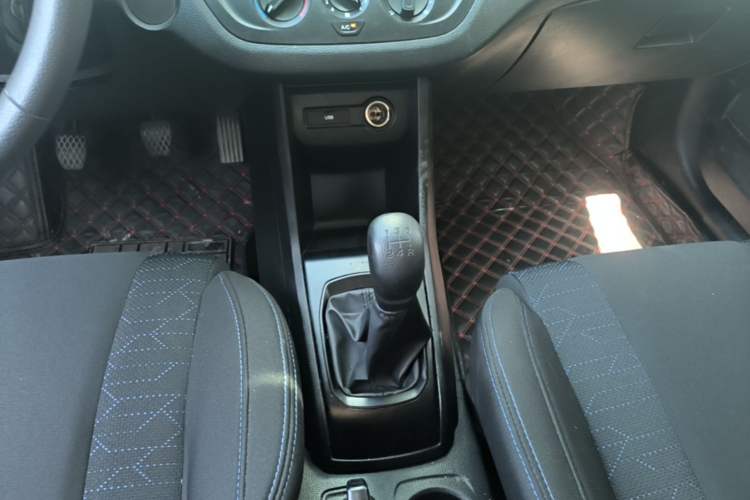 Used Baojun 310 2020 1.2L Manual Comfort Edition Gear Lever