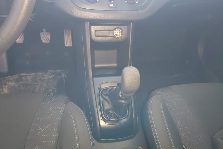 Used Baojun 310 2020 1.2L Manual Value Edition Gear Lever
