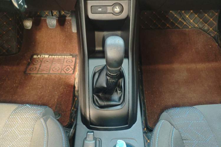 Used Baojun 310 2020 1.2L Manual Comfort Edition Gear Lever