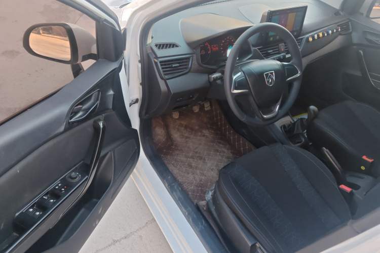 Used Baojun 310 2020 1.2L Manual Comfort Edition Interior 2