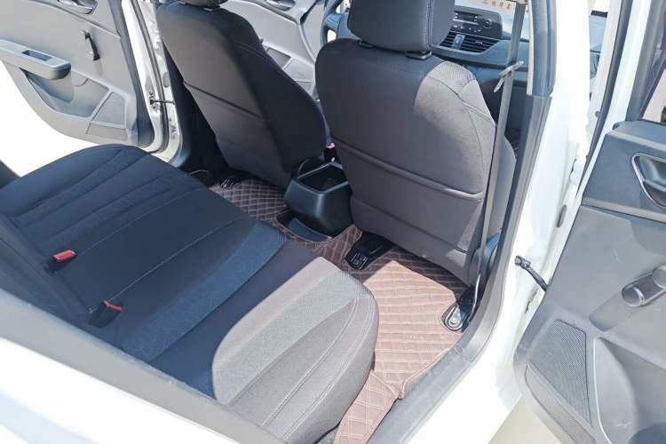 Used Baojun 310 2020 1.2L Manual Value Edition Interior 5