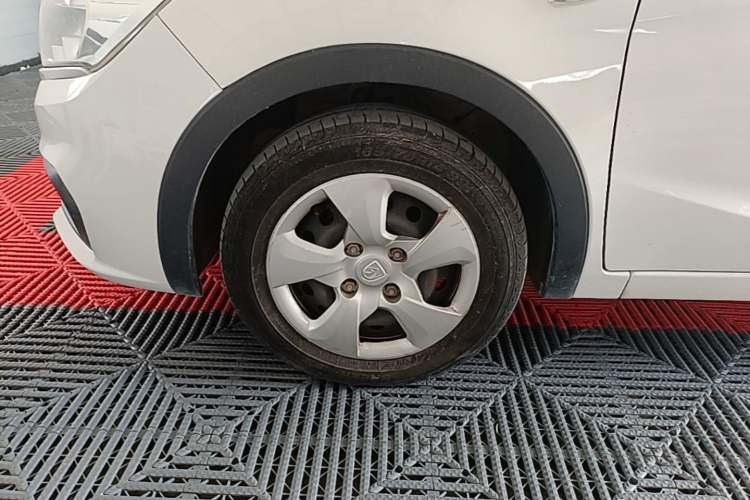 Used Baojun 310 2020 1.2L Manual Value Edition Left Front Wheel Hub