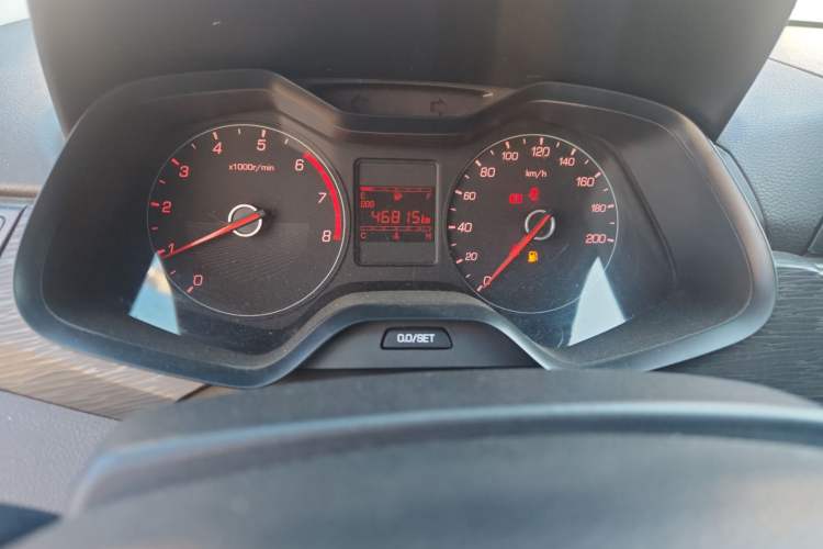Used Baojun 310 2020 1.2L Manual Comfort Edition Odometer Close Up