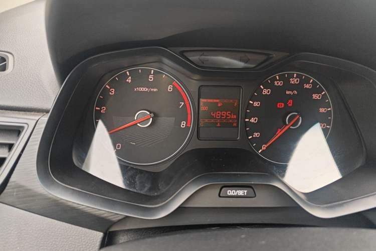 Used Baojun 310 2020 1.2L Manual Comfort Edition Odometer Close Up