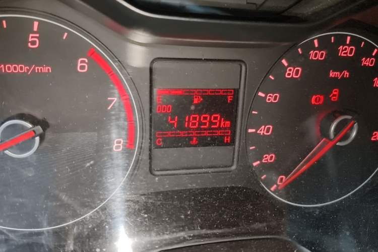 Used Baojun 310 2020 1.2L Manual Comfort Edition Odometer Close Up