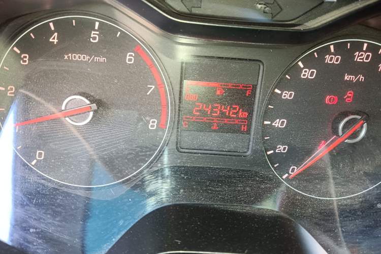 Used Baojun 310 2020 1.2L Manual Comfort Edition Odometer Close Up