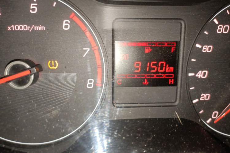 Used Baojun 310 2020 1.2L Manual Comfort Edition Odometer Close Up
