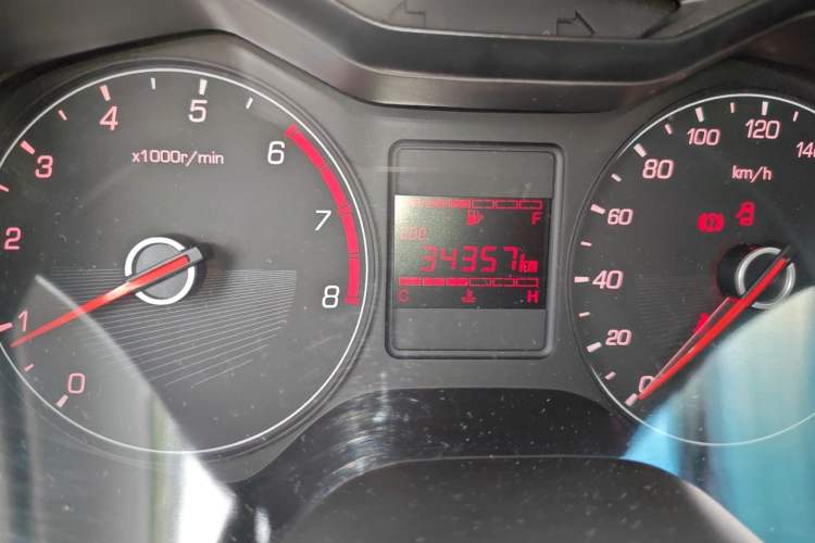 Used Baojun 310 2020 1.2L Manual Value Edition Odometer Close Up
