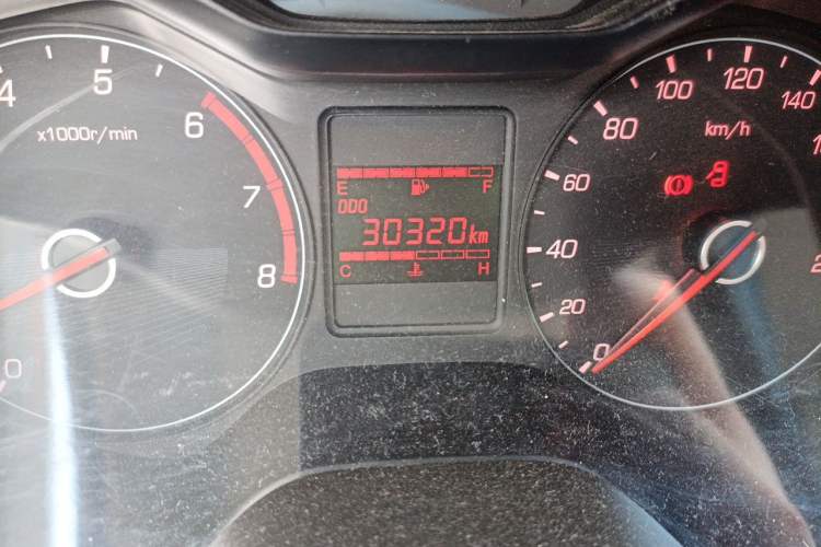 Used Baojun 310 2020 1.2L Manual Comfort Edition Odometer Close Up