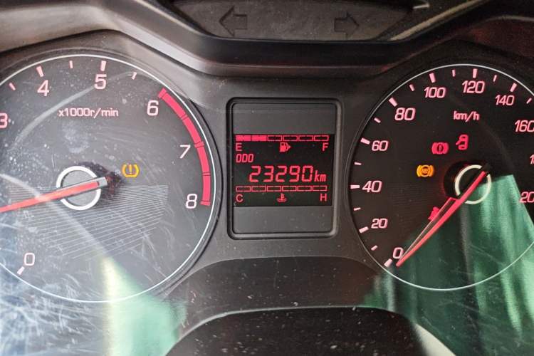 Used Baojun 310 2020 1.2L Manual Comfort Edition Odometer Close Up