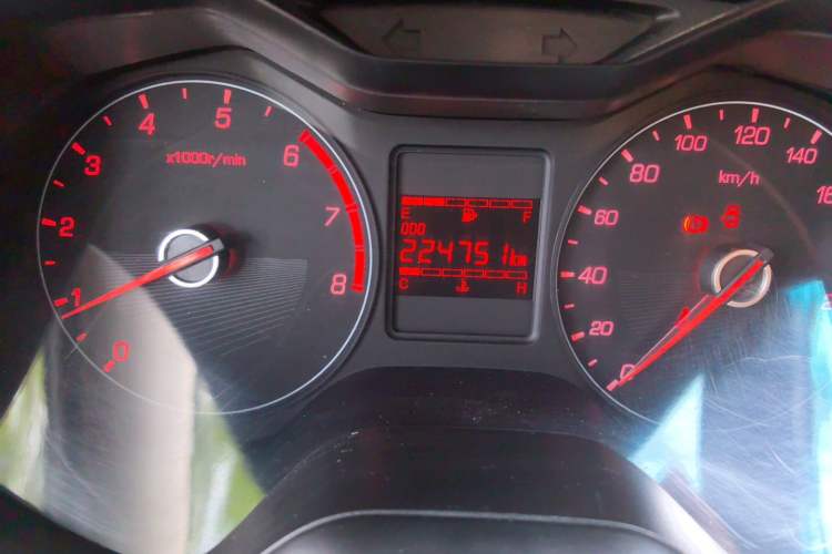 Used Baojun 310 2020 1.2L Manual Comfort Edition Odometer Close Up