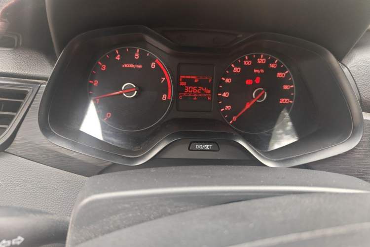 Used Baojun 310 2020 1.2L Manual Comfort Edition Odometer Close Up