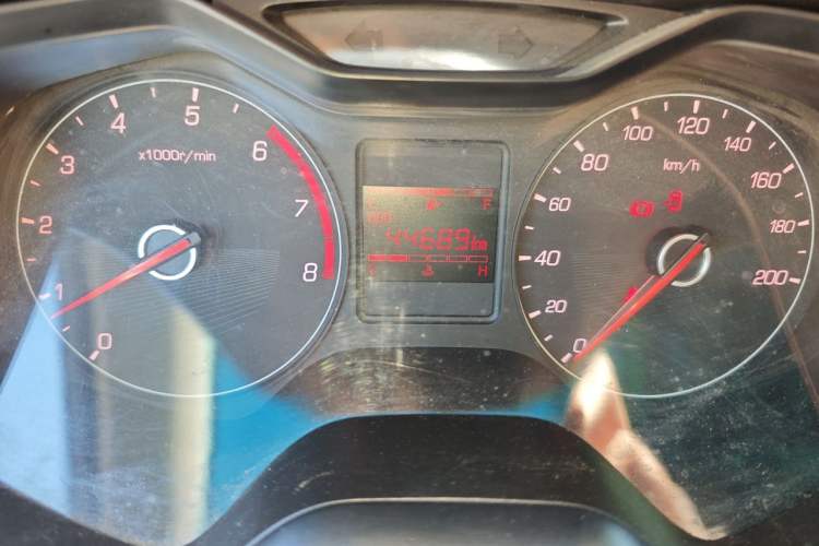 Used Baojun 310 2020 1.2L Manual Comfort Edition Odometer Close Up