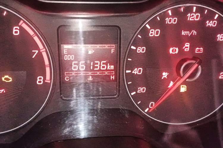 Used Baojun 310 2020 1.2L Manual Comfort Edition Odometer Close Up