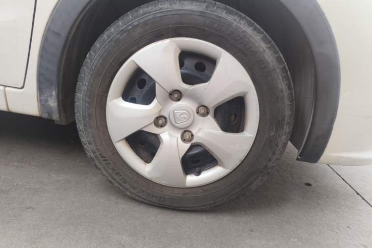 Used Baojun 310 2020 1.2L Manual Comfort Edition Right Front Wheel Hub