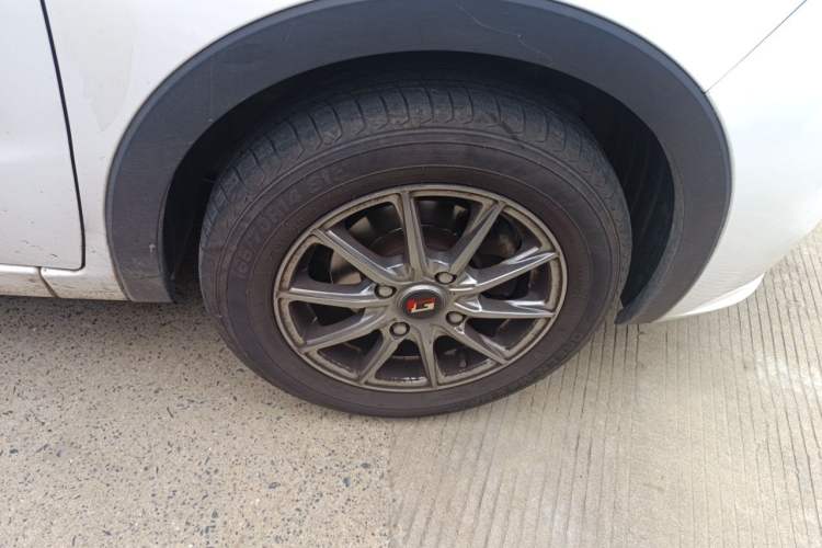 Used Baojun 310 2020 1.2L Manual Comfort Edition Right Front Wheel Hub