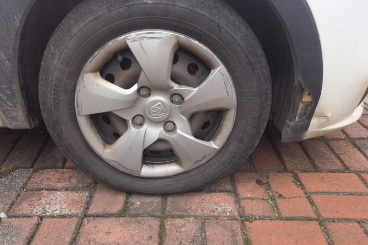 Used Baojun 310 2020 1.2L Manual Value Edition Right Front Wheel Hub