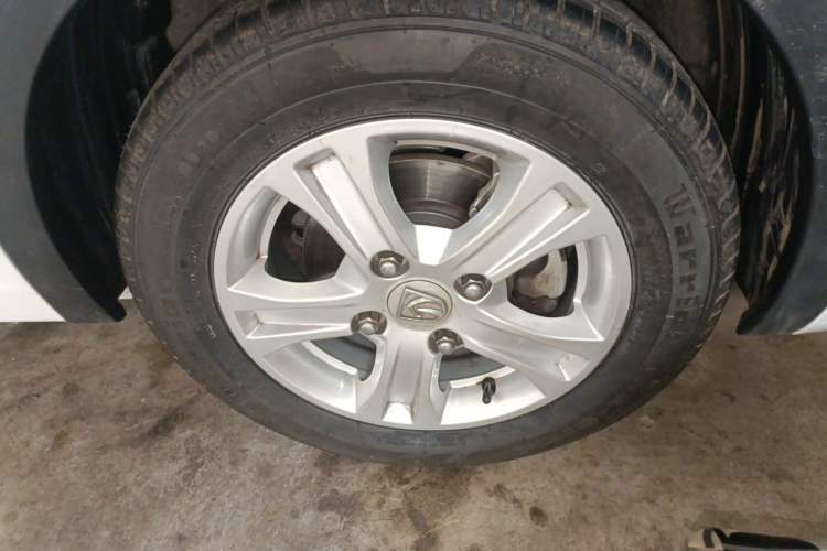 Used Baojun 310 2020 1.2L Manual Comfort Edition Right Front Wheel Hub