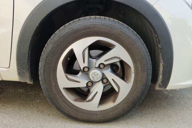 Used Baojun 310 2020 1.2L Manual Value Edition Right Front Wheel Hub