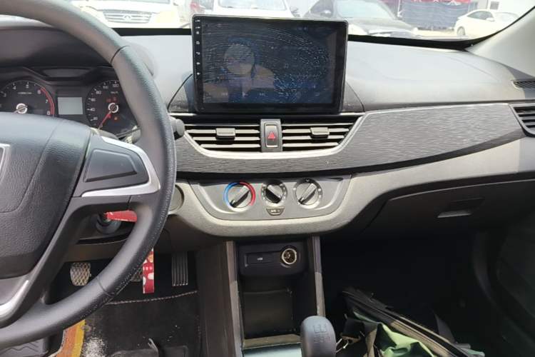 Used Baojun 310 2020 1.2L Manual Comfort Edition Audio And AC Panel