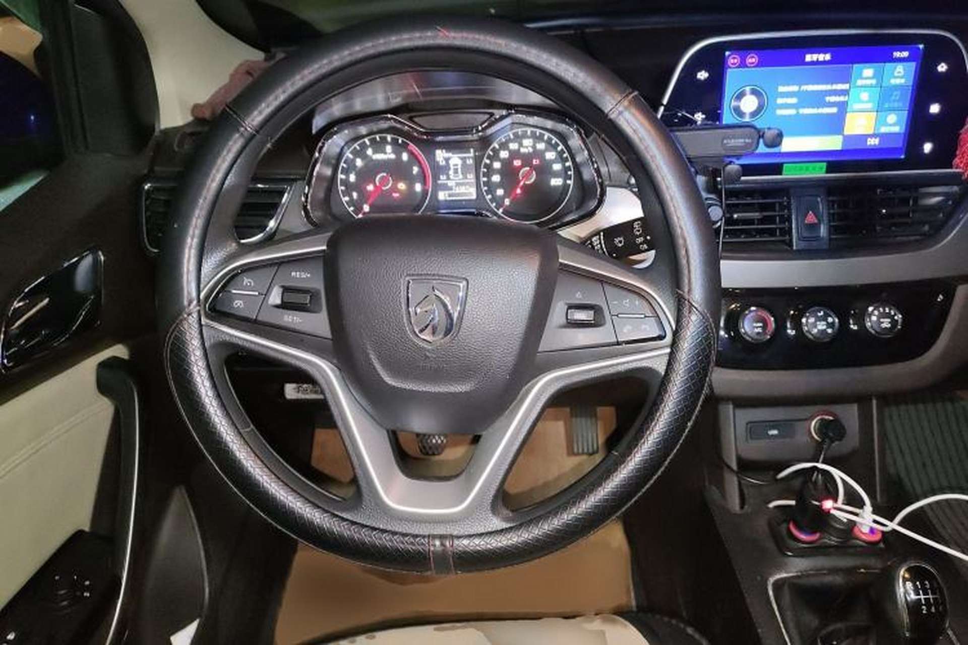 Used Baojun 310W 2017 1.5L Manual Luxury Edition China V Steering Wheel