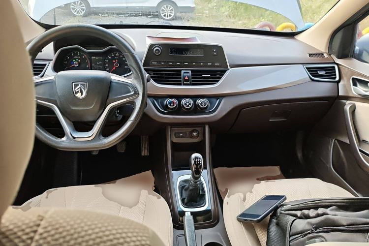 Used Baojun 310W 2017 1.5L Manual Comfort Version China V Center Console