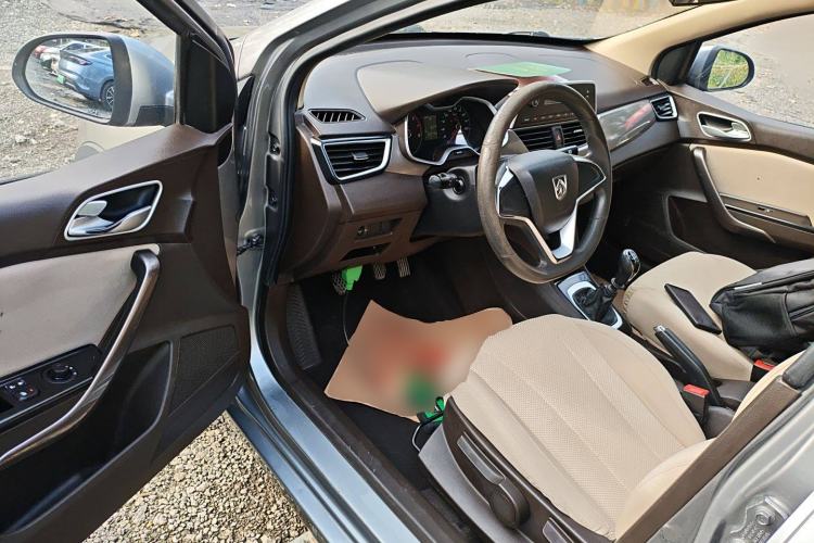 Used Baojun 310W 2017 1.5L Manual Comfort Version China V Driver Seat