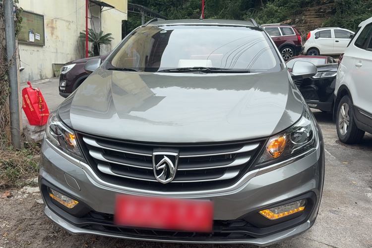 Used Baojun 310W 2017 1.5L Manual Comfort Version China V Exterior 1